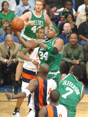 体育鲁能对阵富力 李霄鹏期待踢出精彩对决